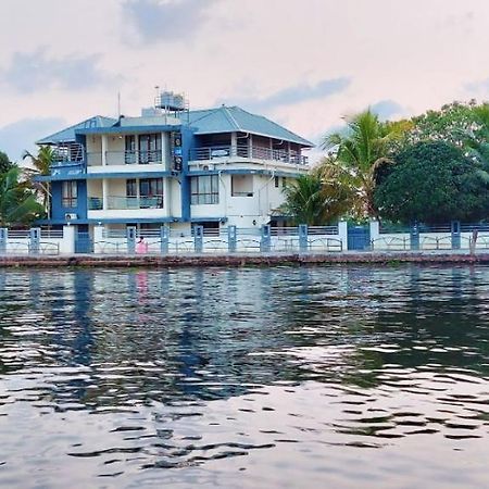 Captains Cabin Backwater Resort Alappuzha Exterior photo