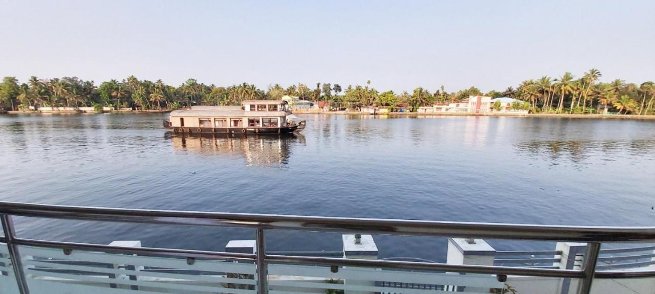 Captains Cabin Backwater Resort Alappuzha Exterior photo